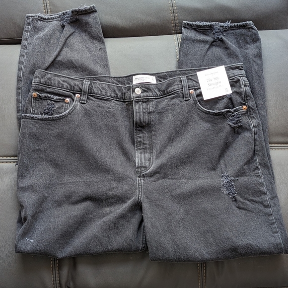 Abercrombie Ultra High Rise 90s Straight Jean - Black Distressed - Picture 3 of 10